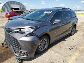  Salvage Toyota Sienna