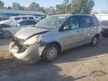  Salvage Toyota Sienna