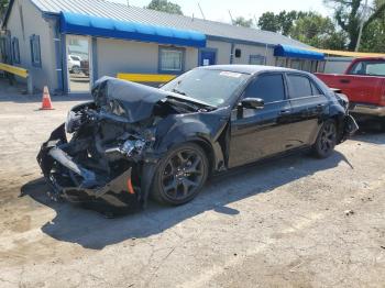  Salvage Chrysler 300