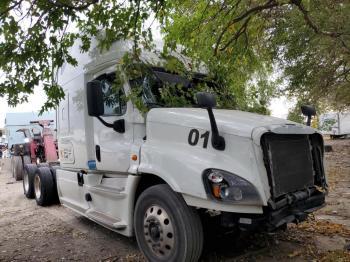  Salvage Freightliner Cascadia 1