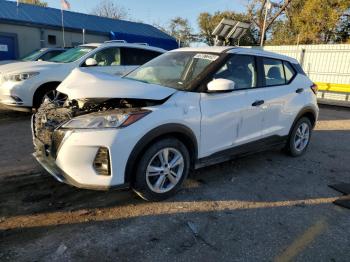  Salvage Nissan Kicks