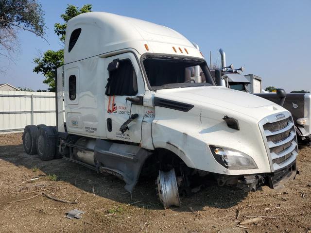  Salvage Freightliner Cascadia 1