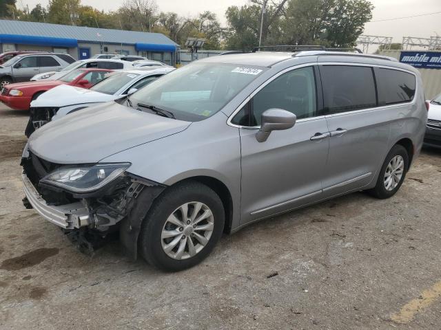  Salvage Chrysler Pacifica