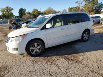  Salvage Volkswagen Routan