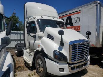  Salvage Freightliner Cascadia 1