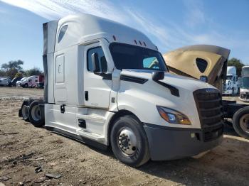  Salvage Freightliner Cascadia 1