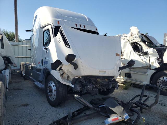  Salvage Freightliner Cascadia 1