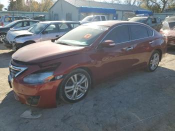  Salvage Nissan Altima