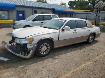  Salvage Lincoln Towncar