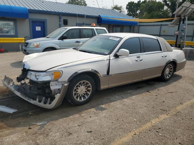  Salvage Lincoln Towncar