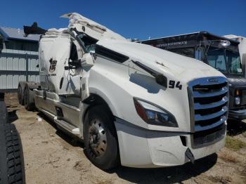  Salvage Freightliner Cascadia 1