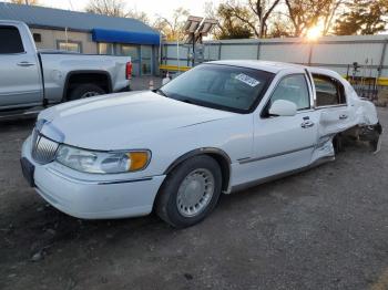  Salvage Lincoln Towncar