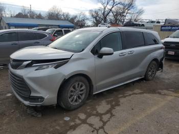  Salvage Toyota Sienna