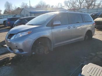  Salvage Toyota Sienna