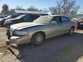  Salvage Lincoln Towncar