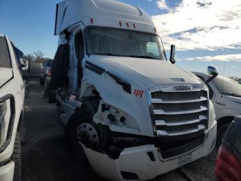  Salvage Freightliner Cascadia 1