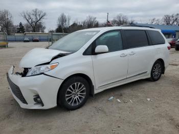  Salvage Toyota Sienna