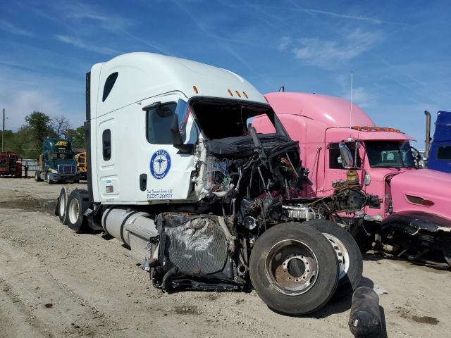  Salvage Freightliner Cascadia 1