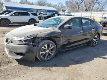  Salvage Nissan Maxima