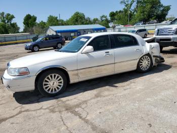  Salvage Lincoln Towncar