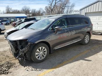  Salvage Chrysler Pacifica
