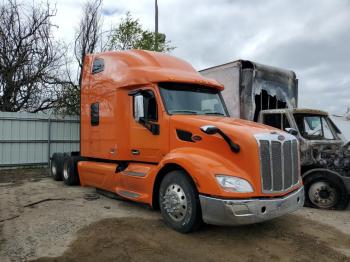  Salvage Peterbilt 579