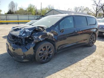  Salvage Chrysler Pacifica