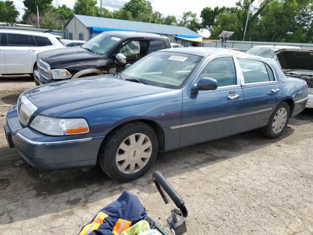  Salvage Lincoln Towncar