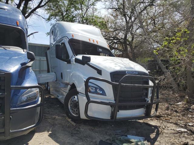  Salvage Freightliner Cascadia 1