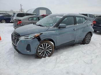  Salvage Nissan Kicks