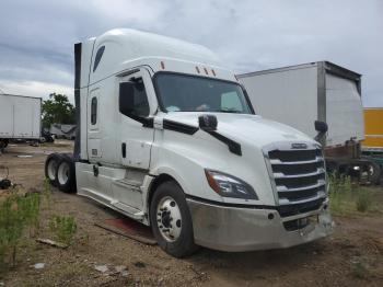  Salvage Freightliner Cascadia 1