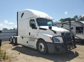  Salvage Freightliner Cascadia 1