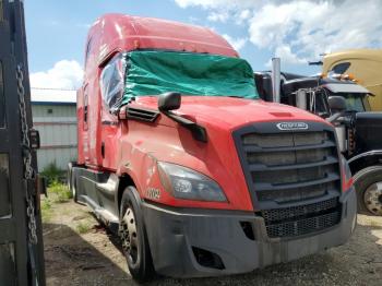  Salvage Freightliner Cascadia 1