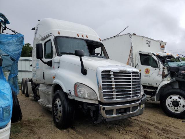  Salvage Freightliner Cascadia 1
