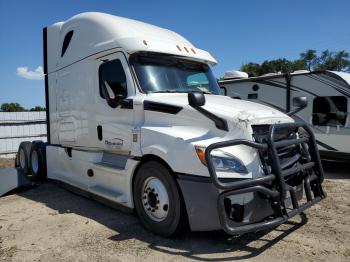  Salvage Freightliner Cascadia 1