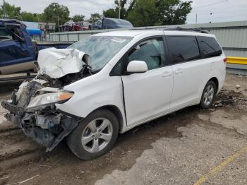  Salvage Toyota Sienna