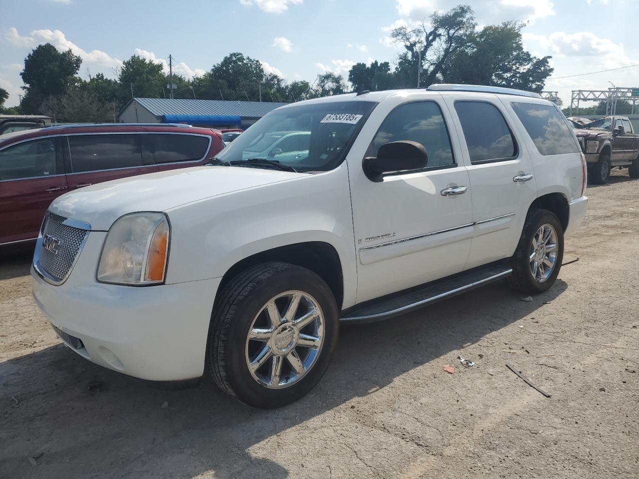 GMC Yukon Denali Image 1