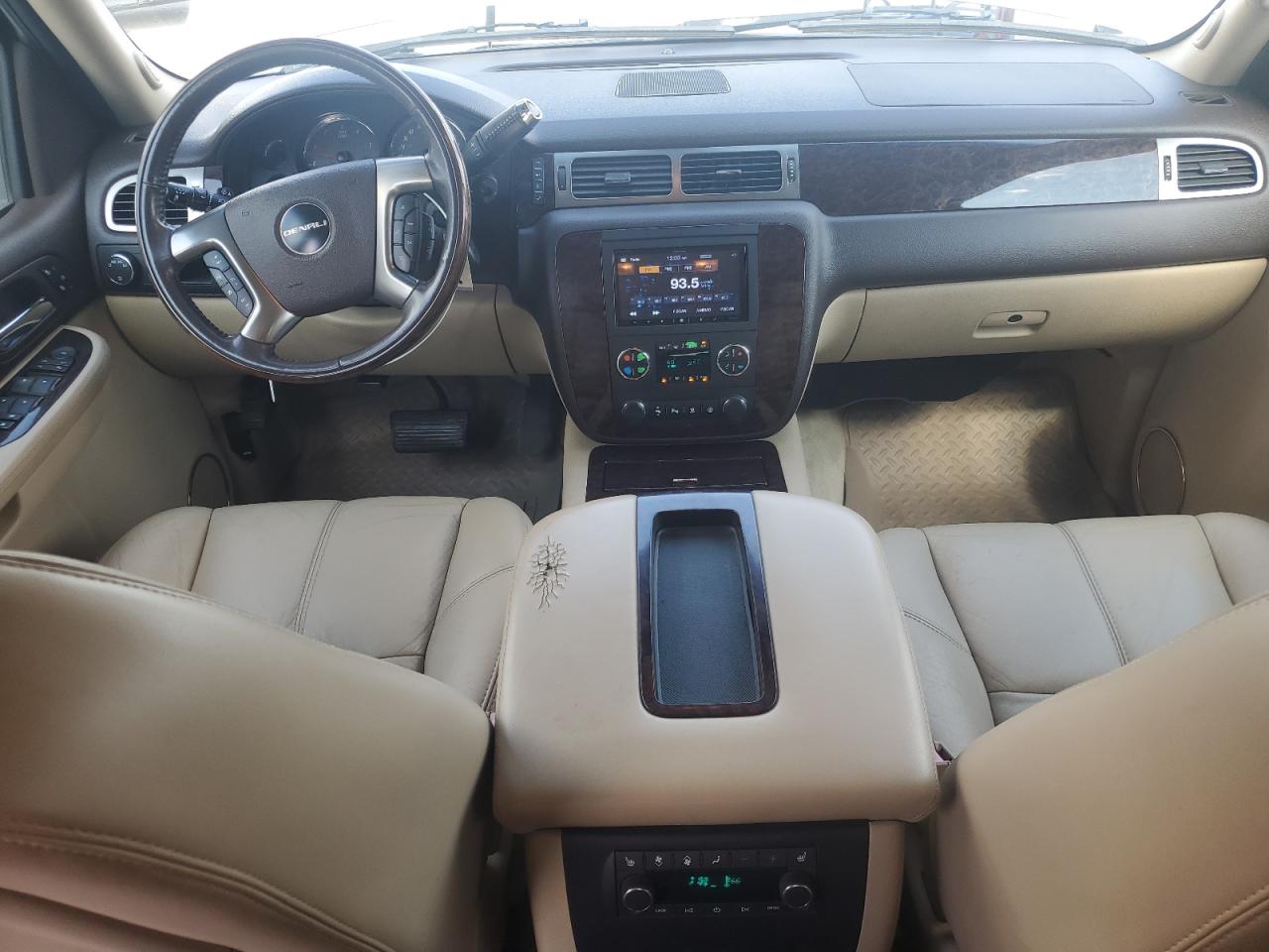 GMC Yukon Denali Image 4