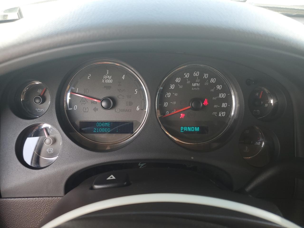 GMC Yukon Denali Image 3