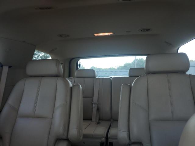 GMC Yukon Denali Image 13