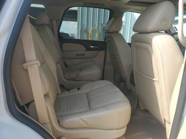 GMC Yukon Denali Image 2