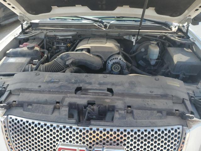 GMC Yukon Denali Image 10