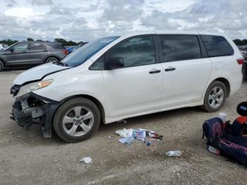  Salvage Toyota Sienna