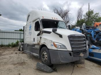  Salvage Freightliner Cascadia 1