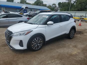  Salvage Nissan Kicks