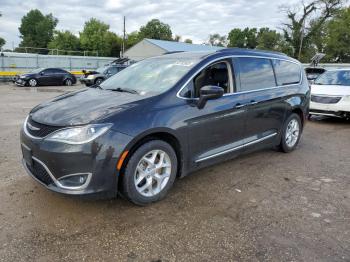  Salvage Chrysler Pacifica