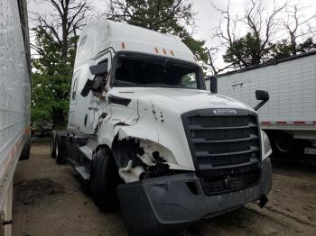  Salvage Freightliner Cascadia 1