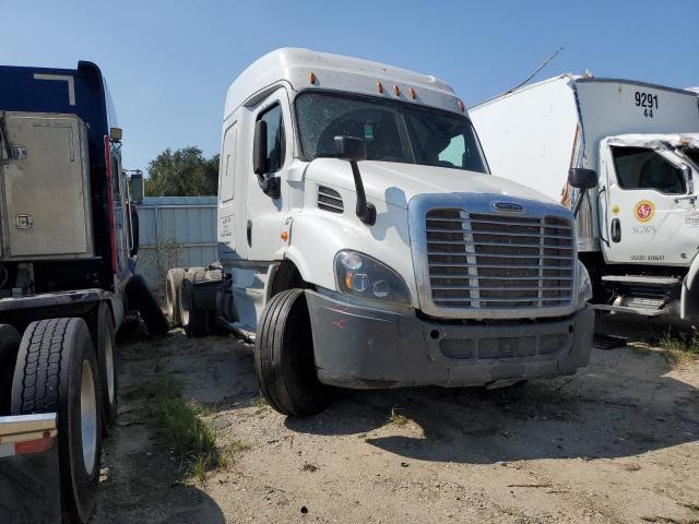  Salvage Freightliner Cascadia 1
