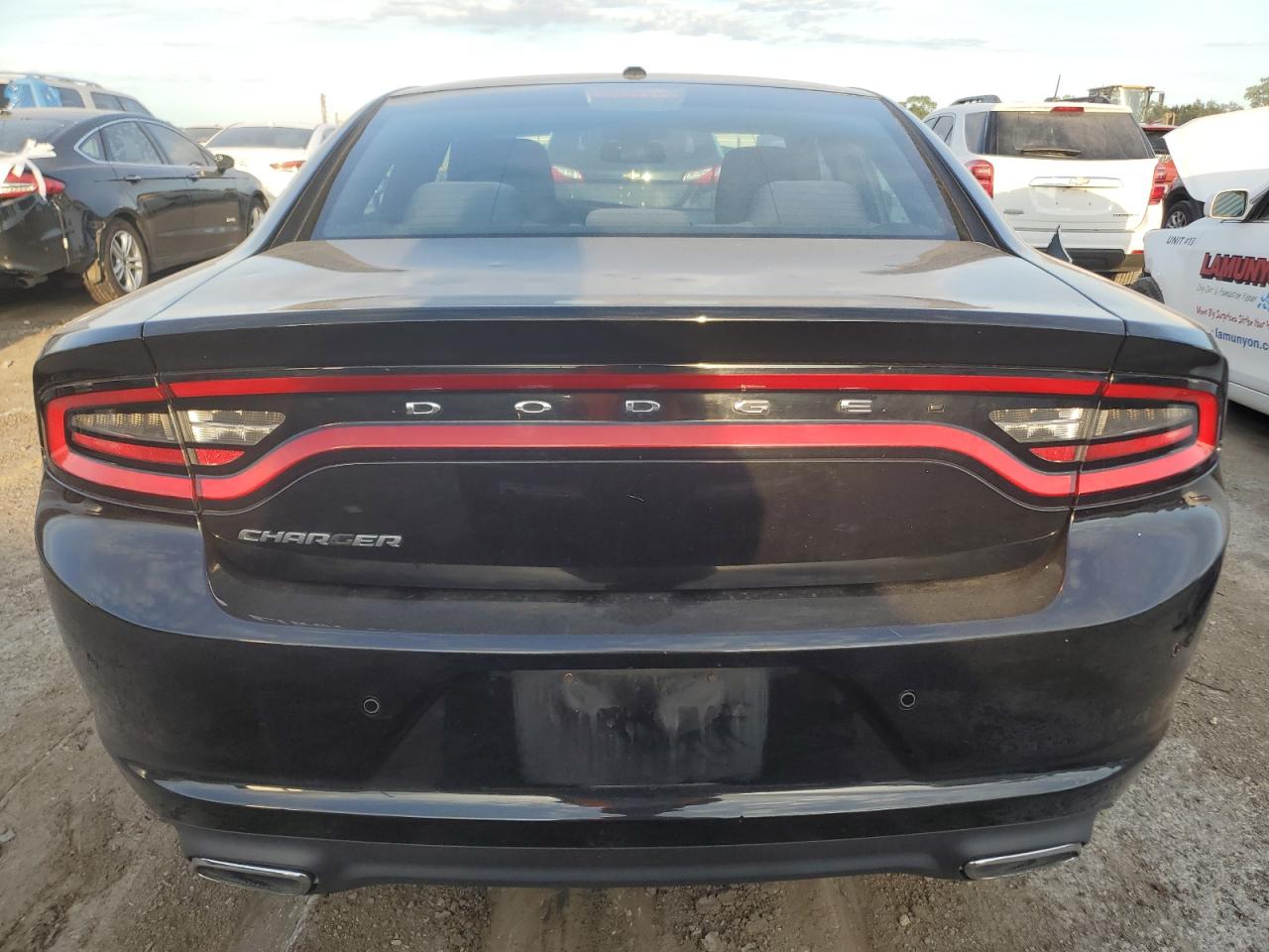 Dodge Charger Se Image 4