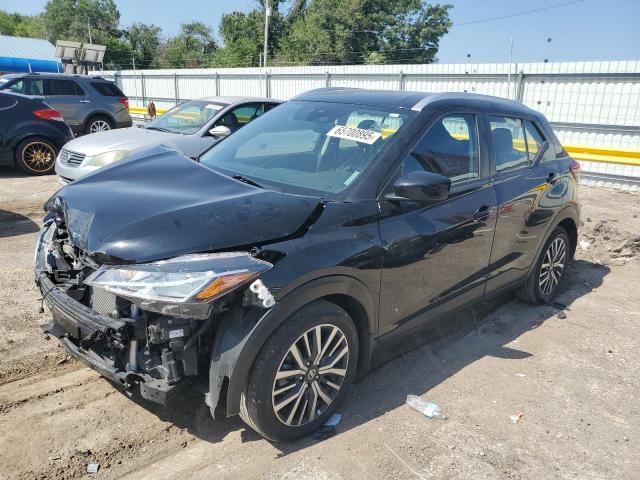  Salvage Nissan Kicks